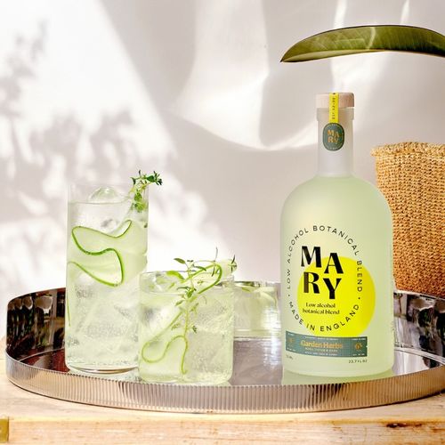 MARY草本無酒精即飲飲料 自然純凈的品牌標(biāo)志與包裝設(shè)計